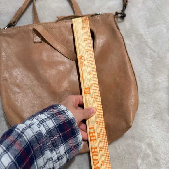 Fashionable Local + Global Leather distressed Tote Bag - Picture 4 of 10